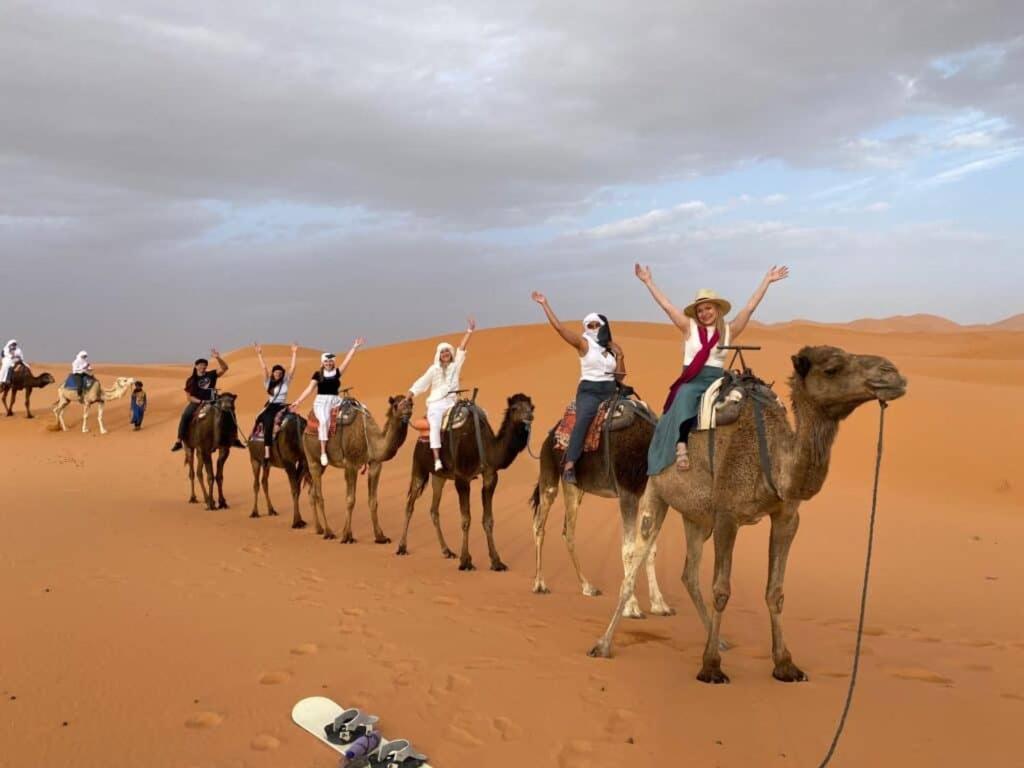 מרזאוגה Sahara Dunes Luxury Camp מראה חיצוני תמונה